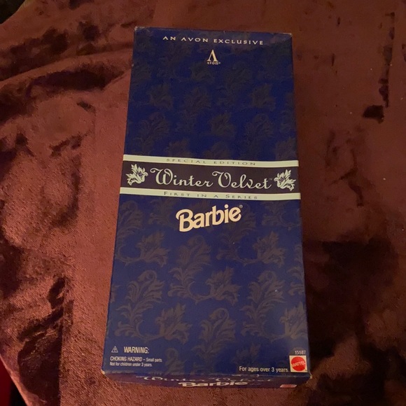 Winter Velvet Barbie 1995 - Picture 1 of 4